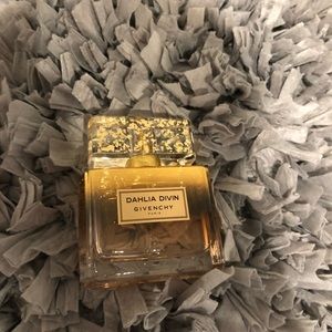 Givenchy Dahlia Divin purfume women